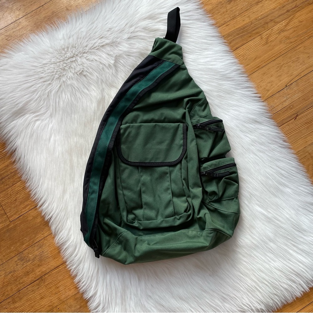 LIKE NEW GAP vintage Y2K gorpcore one shoulder tactical utility sling bag